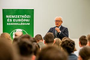 Global Political Messaging - Tomohiko Taniguchi-5